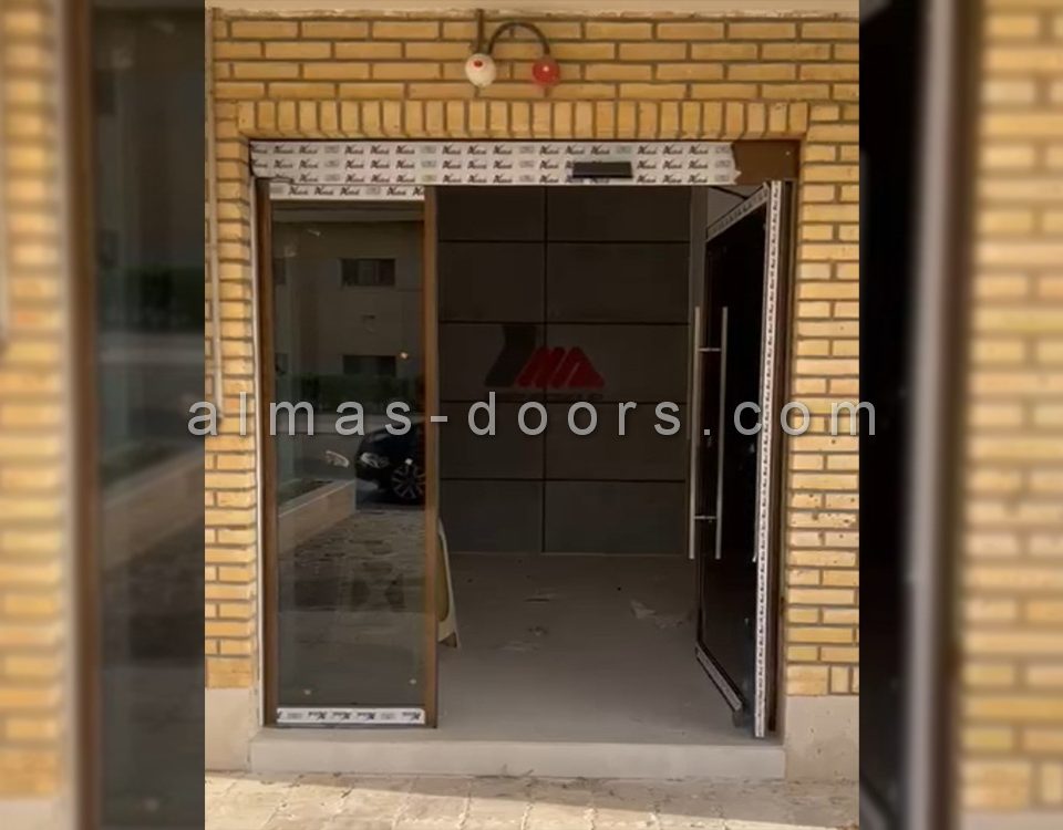 نصب دو دهانه درب اتوماتیک سوئینگ در دفتر کارخانه قزوین