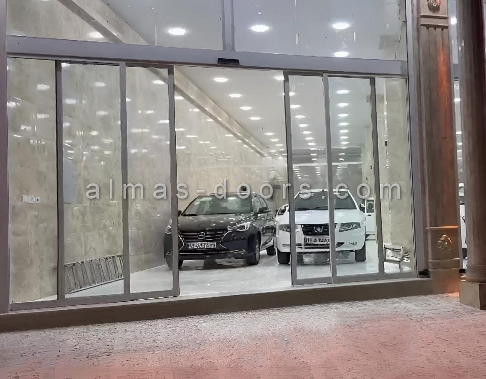 درب اتوماتیک دو لنگه متحرک نمایشگاه اتومبیل (2)